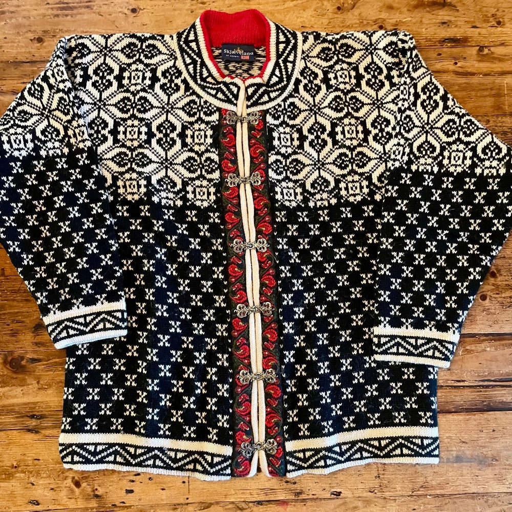 Skjaeveland of Norway 100% Pure New Wool Sweater, Perfect Condition